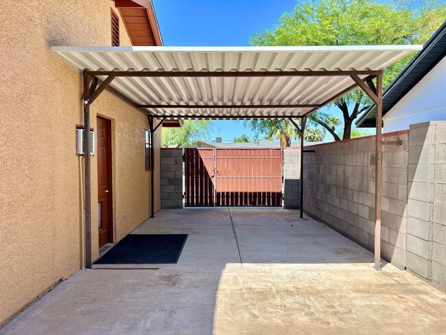 Building Photo - 6607 E Sheridan St