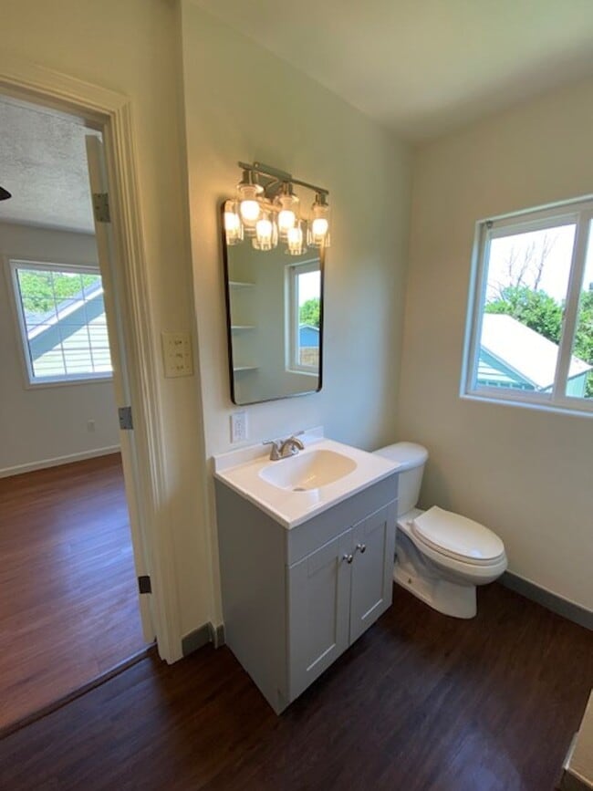 Building Photo - Updated Camas Townhome