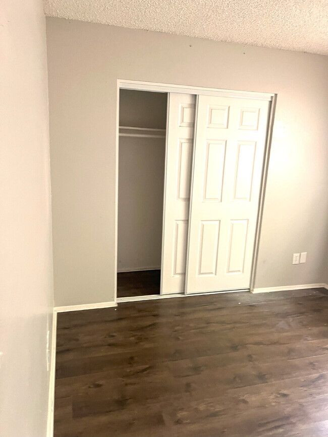 Building Photo - SINGLE STORY 2 BEDROOMS 1 BATHROOM NORTH P...