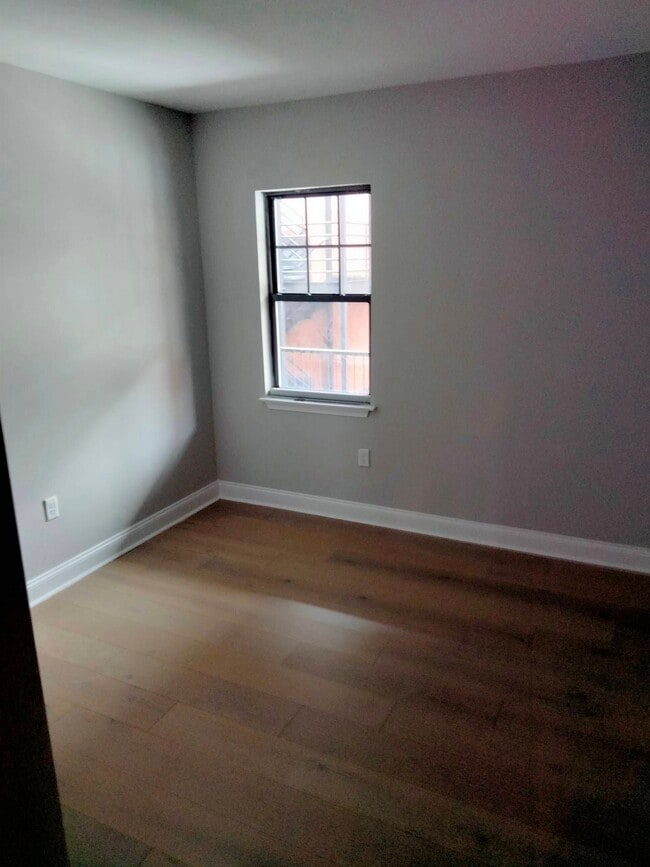 Building Photo - 52 Imlay St