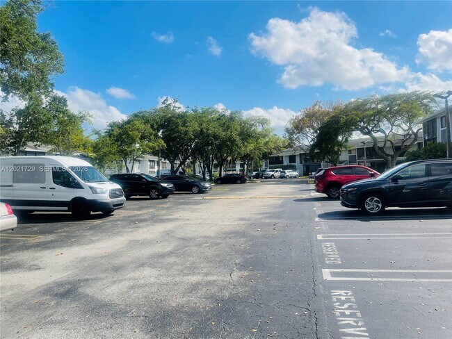 Building Photo - 9715 Hammocks Blvd