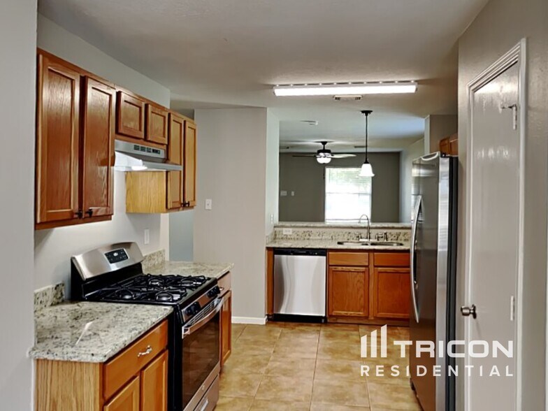 Building Photo - 21918 Willow Shade Ln