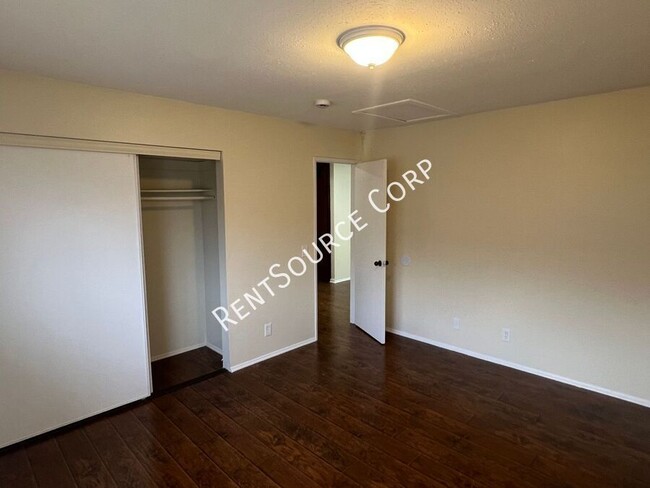 Building Photo - Gated 2 Bedroom 1 Bath Condo For Rent in P...