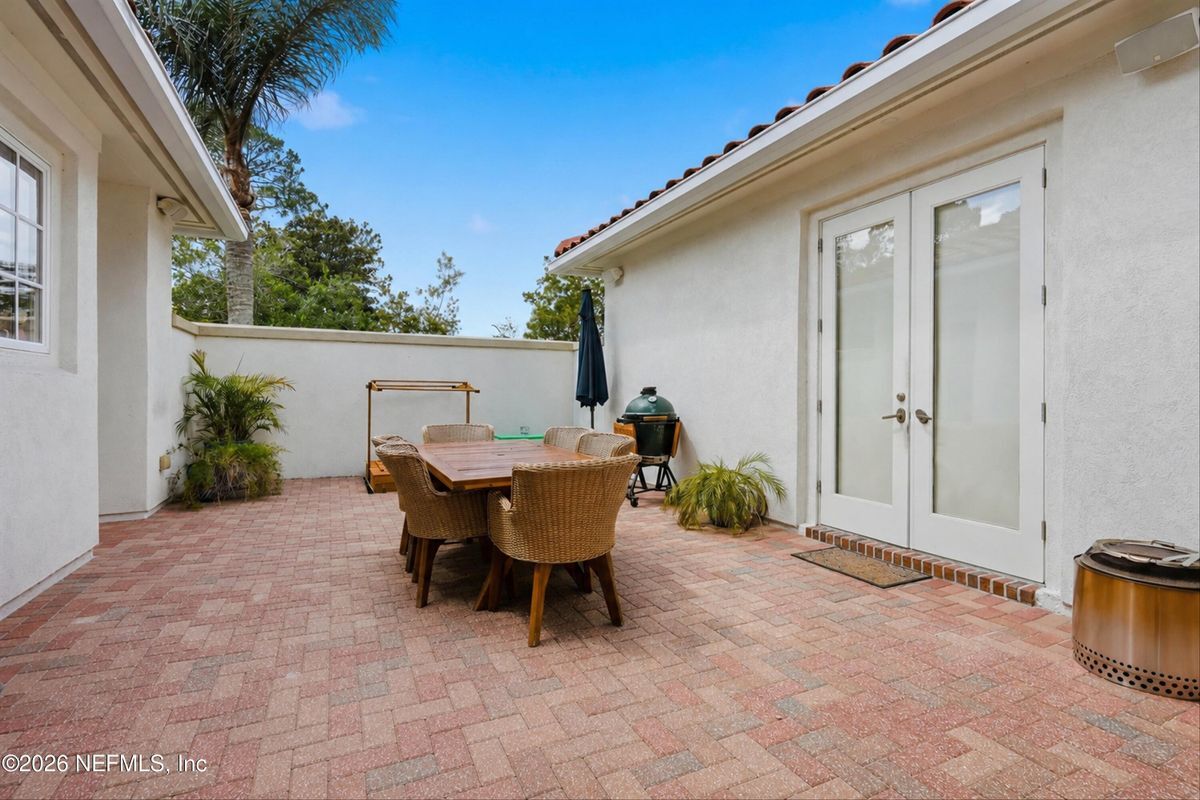 Building Photo - 4571 San Lorenzo Blvd