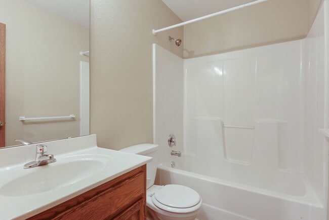 Building Photo - Two story, 3 bedroom, 2 Bath Duplex