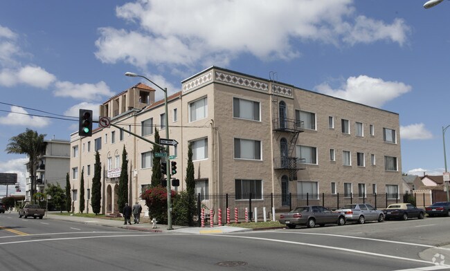 Primary Photo - Eastwood Apartments