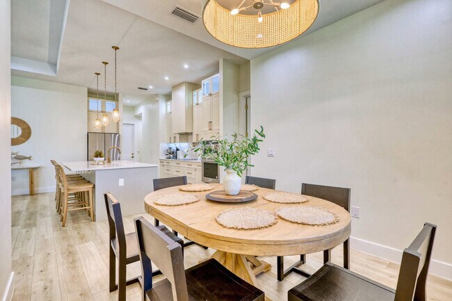 Building Photo - 2215 Amnesty Dr