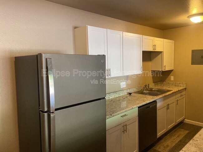 Building Photo - 502 Bell Ct