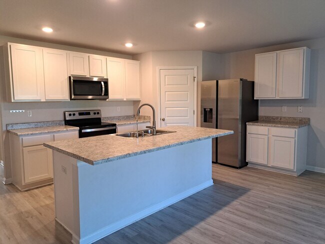 Building Photo - 4897 Shurer Ln