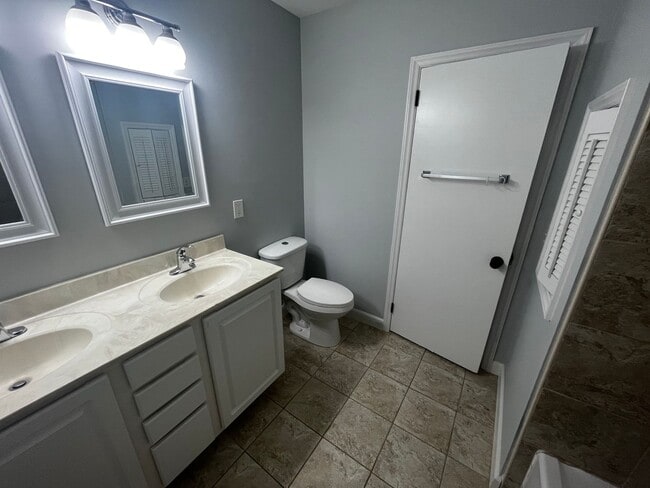 Building Photo - 5bd/2ba NEWLY remodeled brick ranch home. NO CATS.