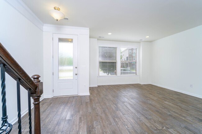 Building Photo - 3 bedroom 3 bath townhouse in Brambleton