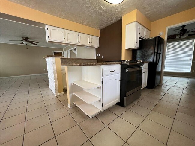 Building Photo - 16614 Cairnway Dr