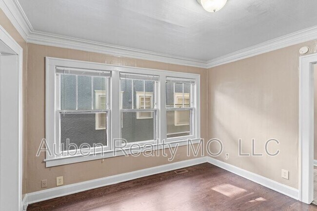 Building Photo - 5303 Charlotte St