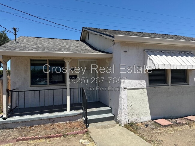 Building Photo - 332 W Tregallas Rd