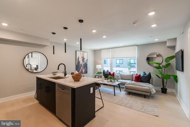 Building Photo - 6604 Ridge Ave