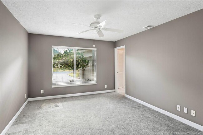 Building Photo - 4194 SW Gleneagle Cir