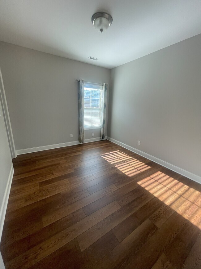 Building Photo - 107 Welbury Ct