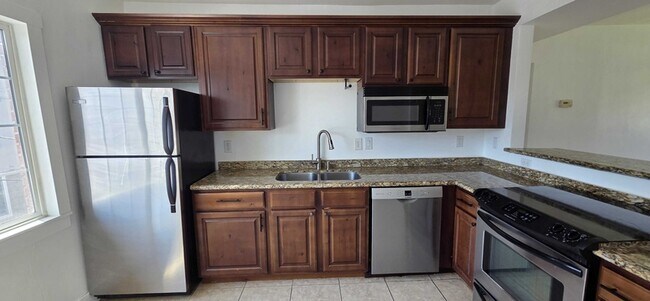 Building Photo - 808 E 300 S