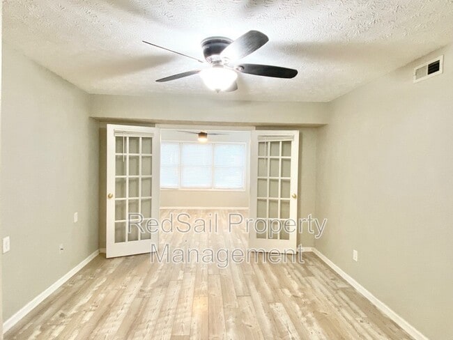 Building Photo - 107 Opal Dr