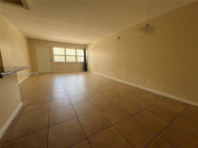 Building Photo - 401 Golden Isles Dr