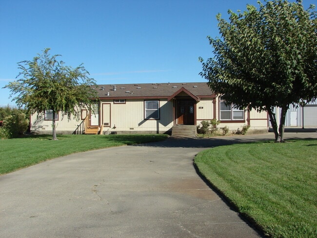 Building Photo - 4 Bedroom in Arboga! Coming Soon!