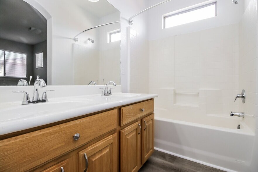 Building Photo - 1247 S Amador
