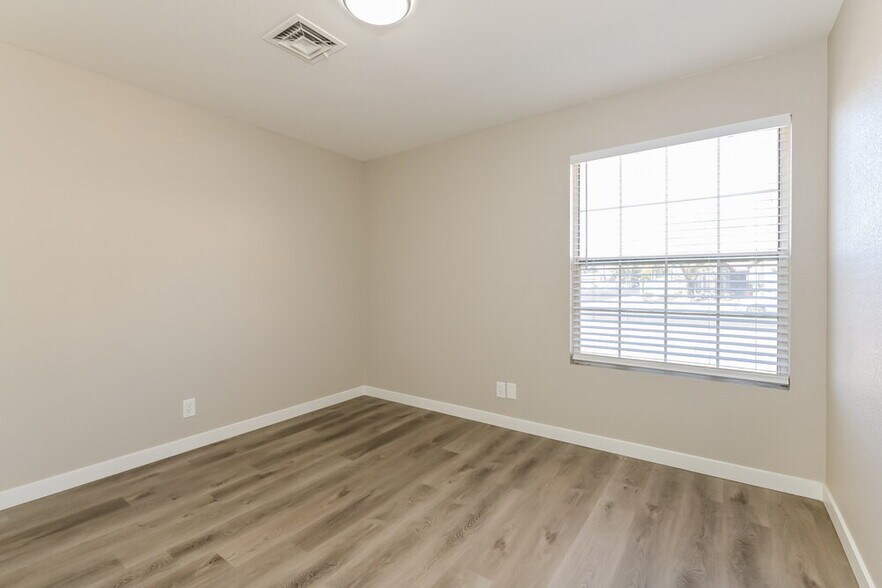 Building Photo - 4901 Metpark Dr