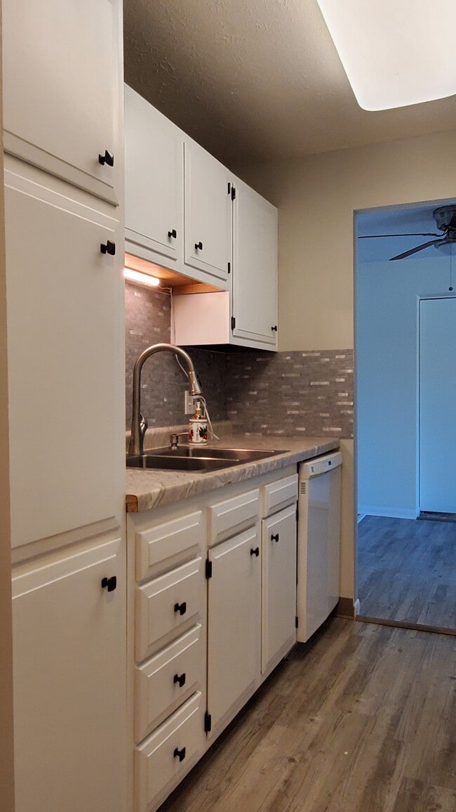 Building Photo - 1675 Cedarwood Dr