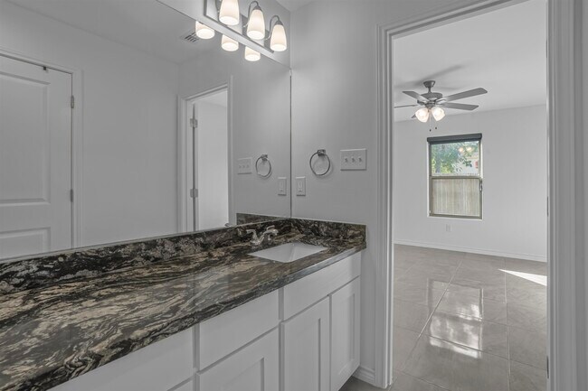 Building Photo - 5428 Encanto Dr