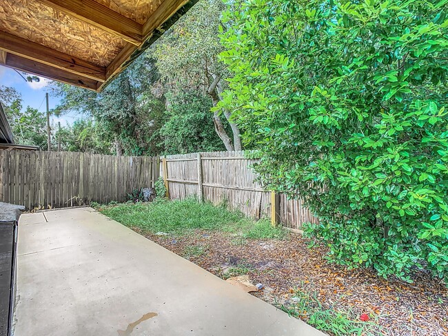 Building Photo - 1525 Swordbill Dr