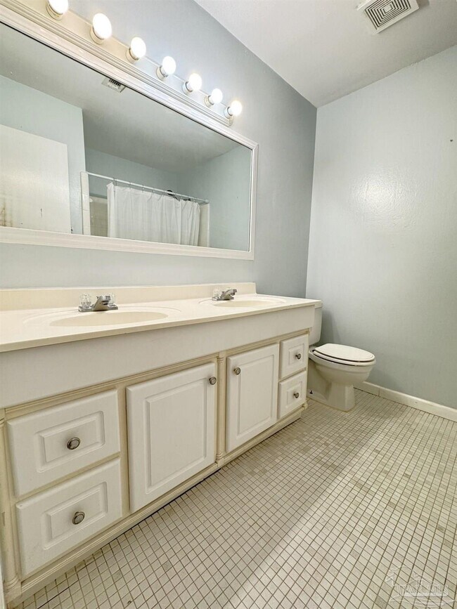 Building Photo - 4168 Danamar Dr