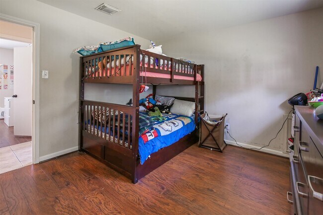 Building Photo - 21439 Park Green Dr