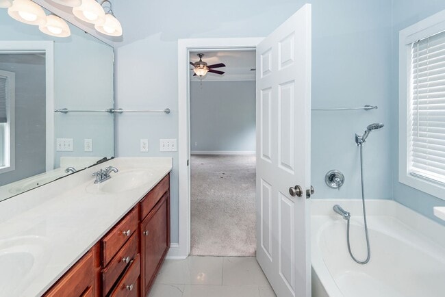 Building Photo - 4 Bedroom, 2.5 Bathroom Home in Reminisce ...