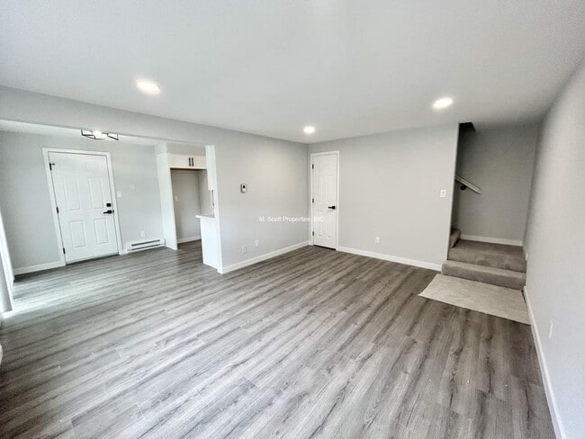 Building Photo - 3414 Woodside Dr