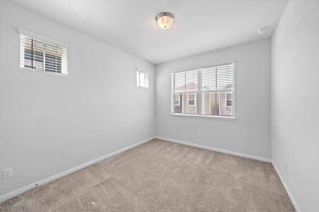 Building Photo - 9913 Brickhouse Dr