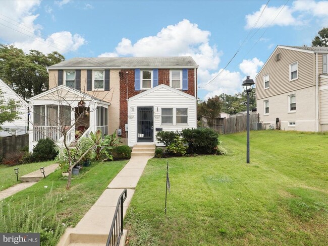 Building Photo - 2614 Jefferson Dr