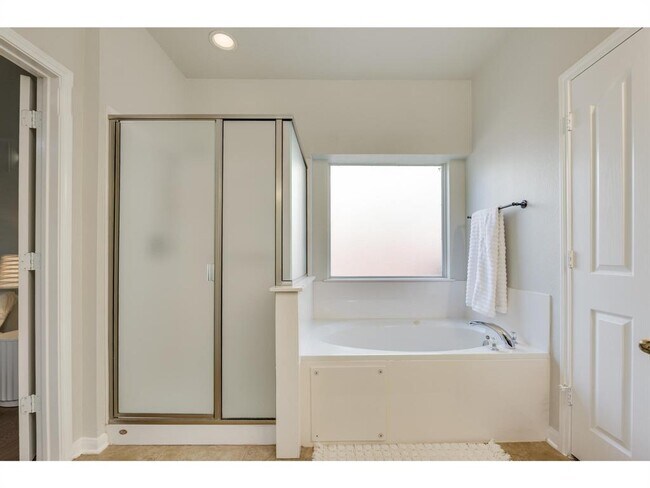 Building Photo - 12012 Bryony Dr