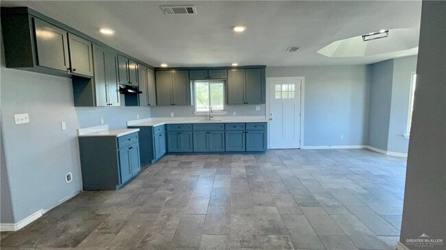 Building Photo - 16 Champion Dr