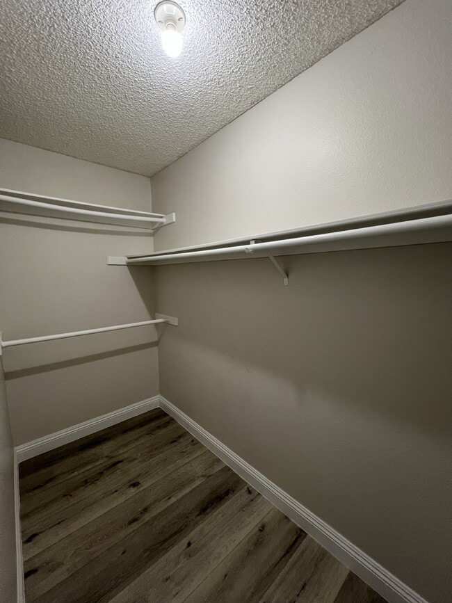 Building Photo - 1009 Willow Tree Dr