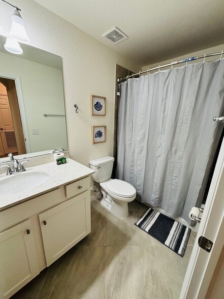 Guest Bathroom - 17704 Gawthrop Dr