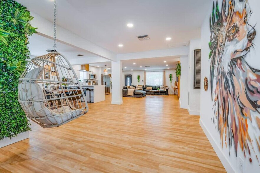 Building Photo - 1814 NW 14th Ave