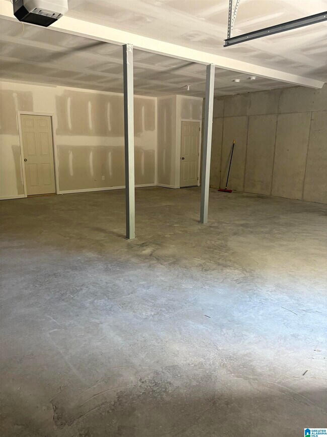 Building Photo - 1107 Cherry Cir