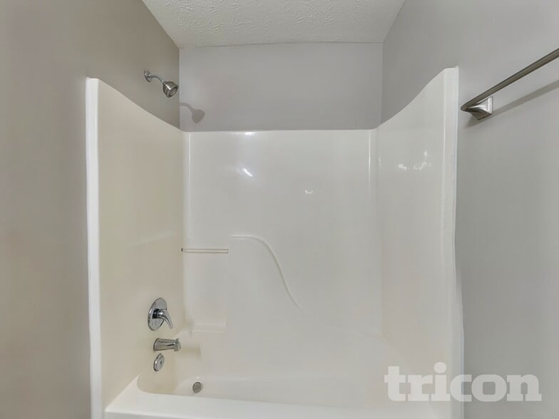 Building Photo - 200 River Walk