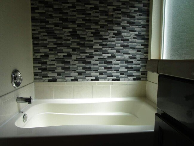 Building Photo - 3 Bedroom Home in Gig Harbor’s Minterwood