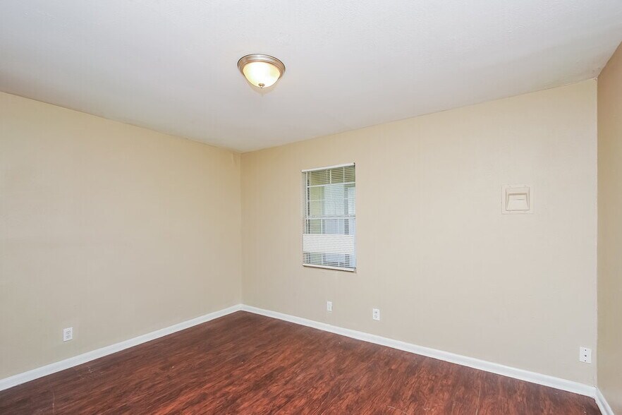 Building Photo - 824 Renfro Dr