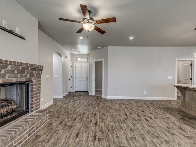 Building Photo - 4505 Black Mesa Ln