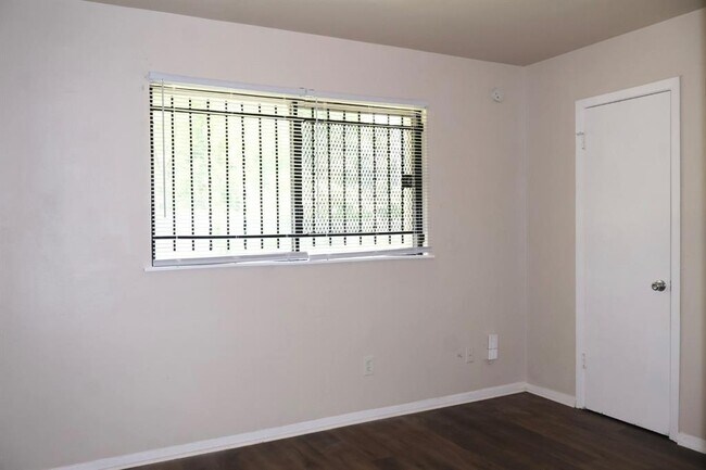Building Photo - 6415 Heath St