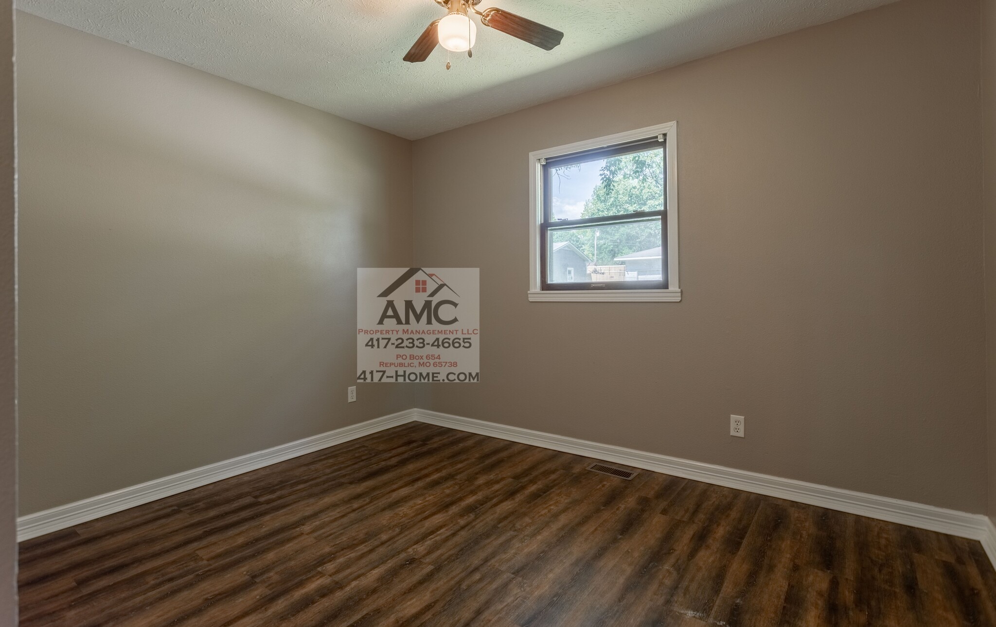 Building Photo - 1008 S Oak Ridge Dr