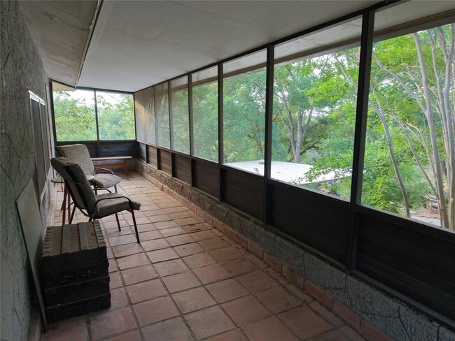 Building Photo - 646 FM474