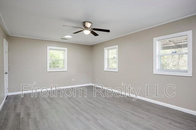 Building Photo - 2719 Meadowbrook Dr